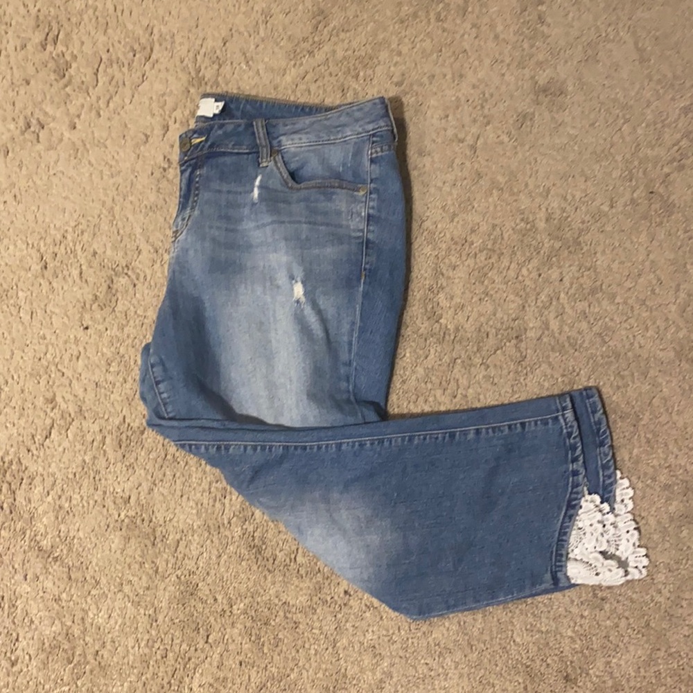 Torrid Lace Bottom Skinny Fit Capri Pants